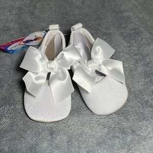 Magic Prewalker, white baby girl shoes size 2